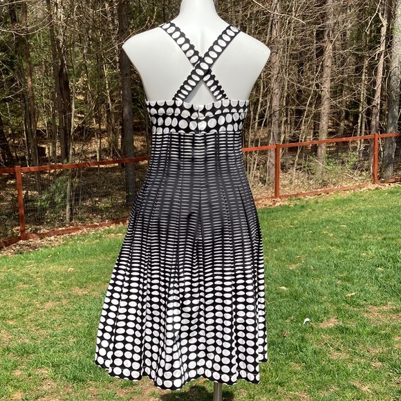Black to white and dot to dot hombre cross strap fit and flare dress size 6 - Picture 4 of 6